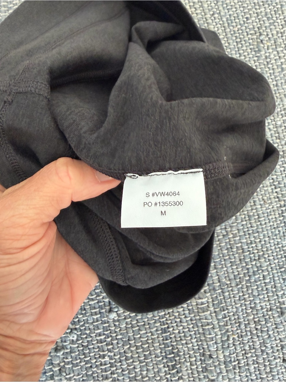 Vuori Performance Joggers/Leggings Mid-Rise Heathered Black - Picture 8 of 8